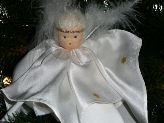 Engel mit puppenkopf